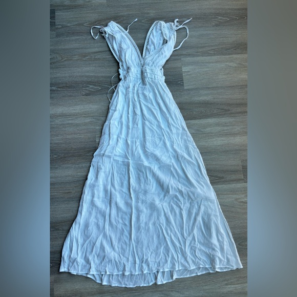 NWT Forever 21 White Crepe Caged V Neck Maxi Dress. Size M. - Picture 3 of 5